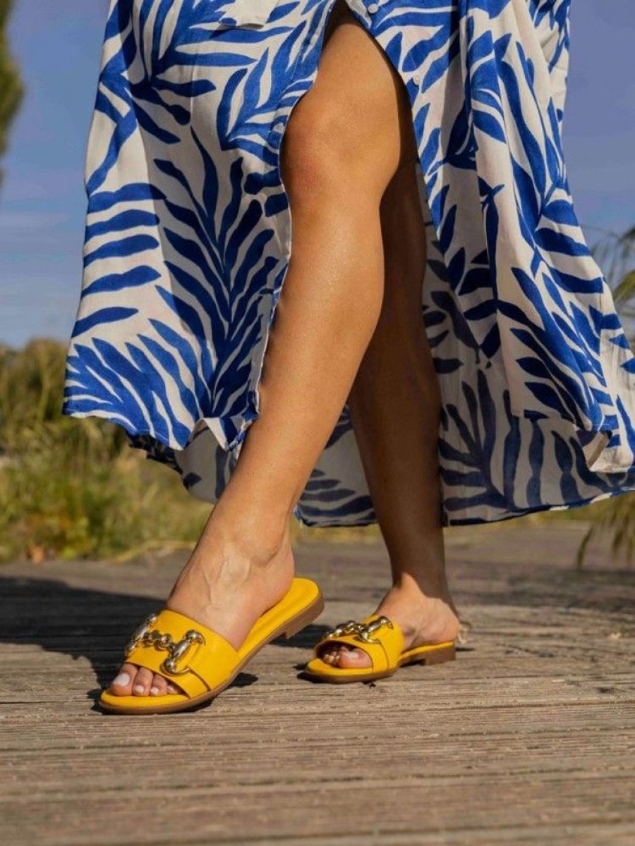 Calcado LUCA | Chinelo Amarelo Raso Para Mulher Luca 09