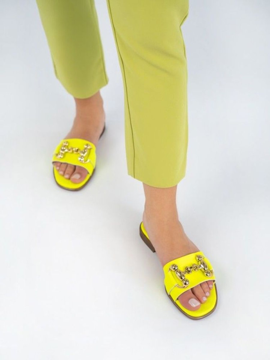 Calcado LUCA | Chinelo Neon Amarelo Salto Raso Luca 10